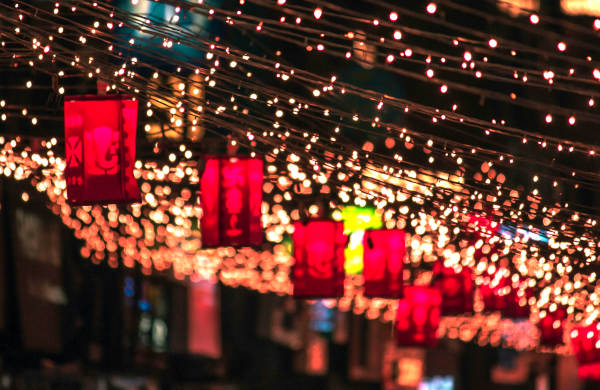 Diwali-image-Traditional-Diwali-paper-lanterns-and-bokeh-background