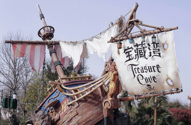 Pirate-image-5-A-pirate-ship-at-Treasure-Cove